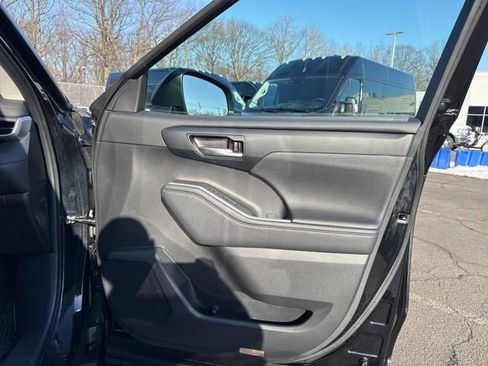 Used 2023 Toyota Highlander XLE image 36