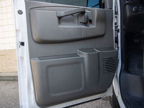 Used 2016 Chevrolet Express 3500 Extended image 10