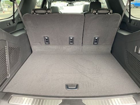 New 2025 Chevrolet Suburban Premier image 31