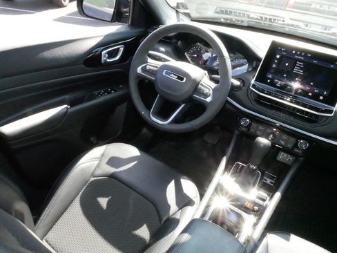 Used 2026 Jeep Compass Latitude AWD/4WD image 9