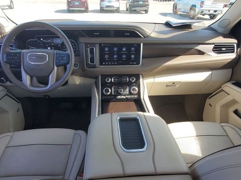 Used 2021 GMC Yukon Denali w/ Denali Premium Package image 24