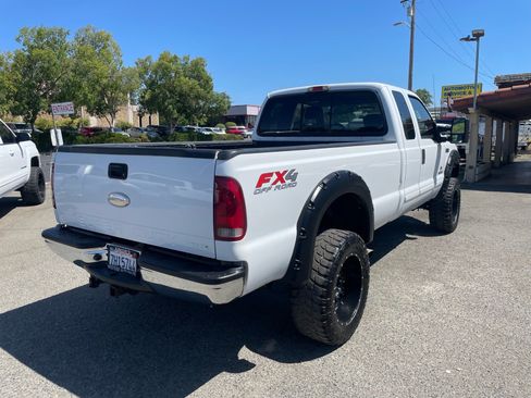 Used 2003 Ford F250 XLT AWD/4WD image 4