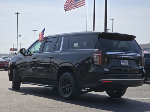 Used 2024 Chevrolet Suburban LT image 21