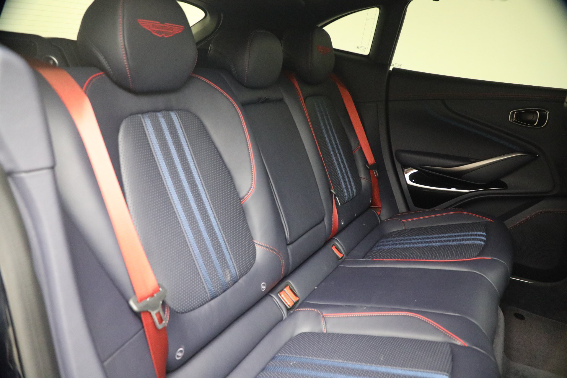 Used 2025 Aston Martin DBX 707 AWD/4WD image 31