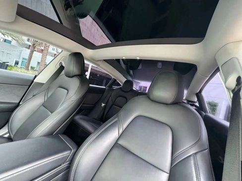 Used 2023 Tesla Model 3 Standard Range image 9