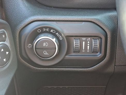 Used 2020 Jeep Gladiator Overland AWD/4WD image 29