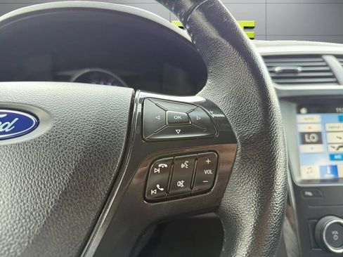 Used 2018 Ford Explorer XLT w/ Equipment Group 202A AWD/4WD image 27