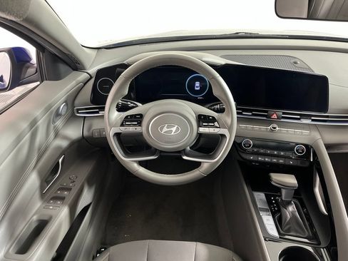 Used 2025 Hyundai Elantra SEL FWD image 19