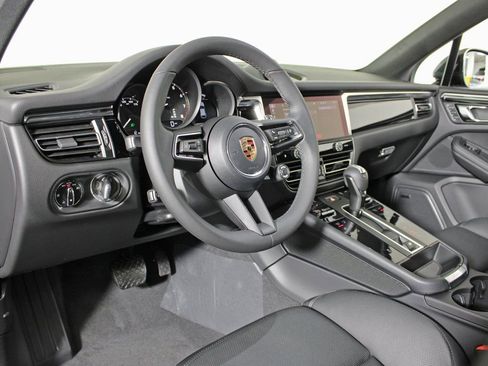 Certified 2026 Porsche Macan image 4