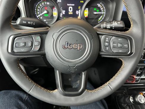 Used 2024 Jeep Wrangler Unlimited image 3