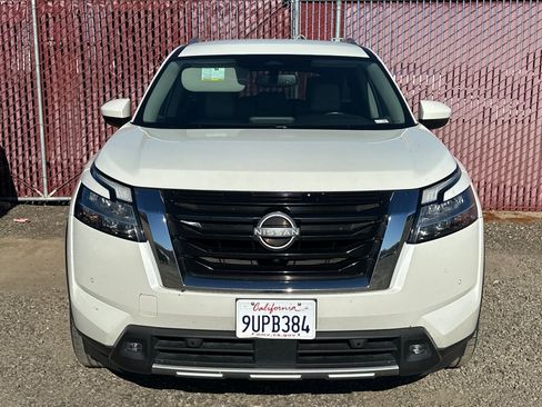 Used 2022 Nissan Pathfinder SL AWD/4WD image 3