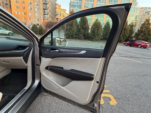 Used 2018 Lincoln MKC Reserve w/ Lincoln MKC Climate Package image 30