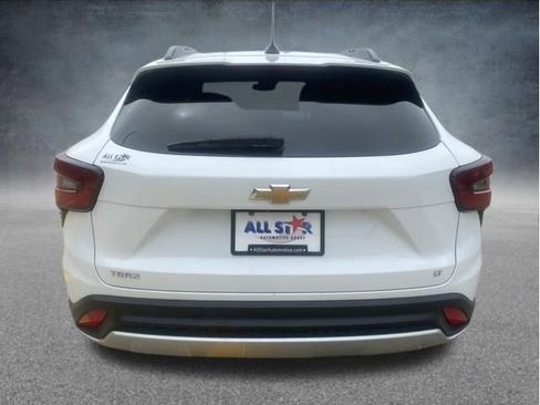 Used 2025 Chevrolet Trax LT w/ LT Convenience Package FWD image 6
