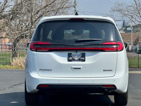 New 2026 Chrysler Pacifica Select image 6