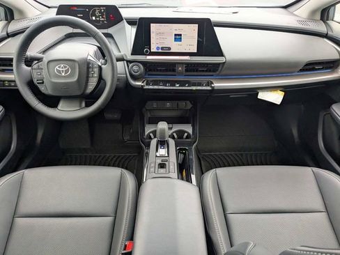 Used 2025 Toyota Prius XLE image 5