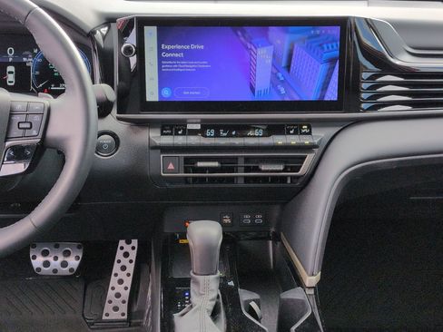 Used 2025 Toyota Camry XSE FWD image 28