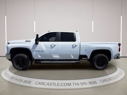 Used 2025 Chevrolet Silverado 2500 LT AWD/4WD image 2