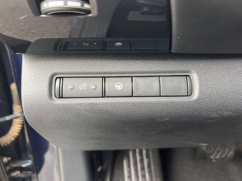 Used 2022 Nissan Pathfinder SV AWD/4WD image 10