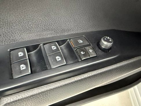 Used 2018 Toyota Camry XSE image 28