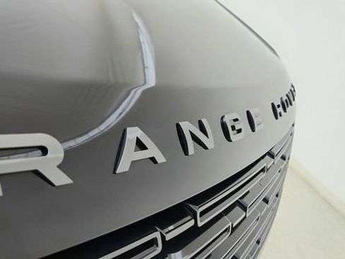 Used 2025 Land Rover Range Rover SE image 16
