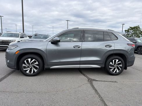 New 2025 Volkswagen Tiguan S FWD image 2