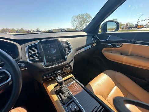 Used 2018 Volvo XC90 T6 Momentum w/ Momentum Plus Package AWD/4WD image 13
