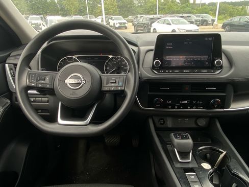 Used 2024 Nissan Rogue SV AWD/4WD image 16