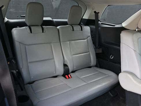 Used 2025 Ford Explorer Active w/ Active Comfort Package RWD image 20