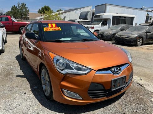 Used 2017 Hyundai Veloster FWD image 3