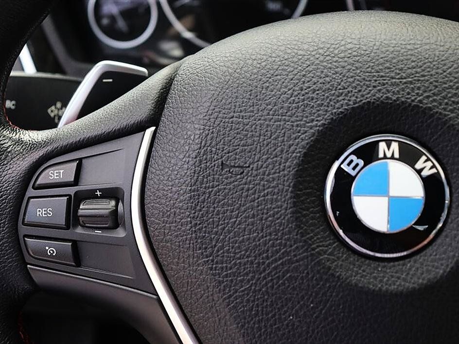Used 2018 BMW 330i xDrive Sedan AWD/4WD image 34
