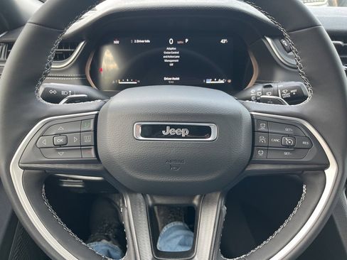 New 2025 Jeep Grand Cherokee Altitude image 20