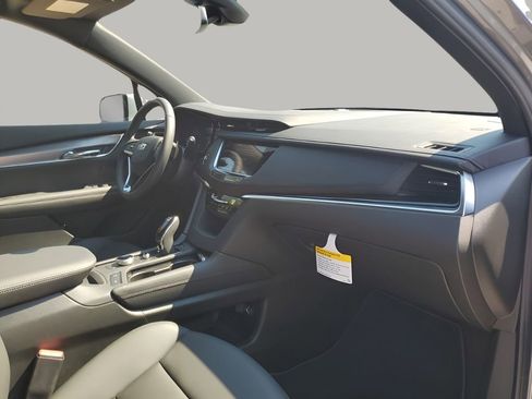 New 2025 Cadillac XT6 Luxury image 15