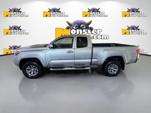 Used 2018 Toyota Tacoma SR5 AWD/4WD image 7