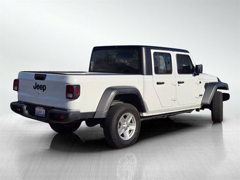 Used 2023 Jeep Gladiator Sport image 4
