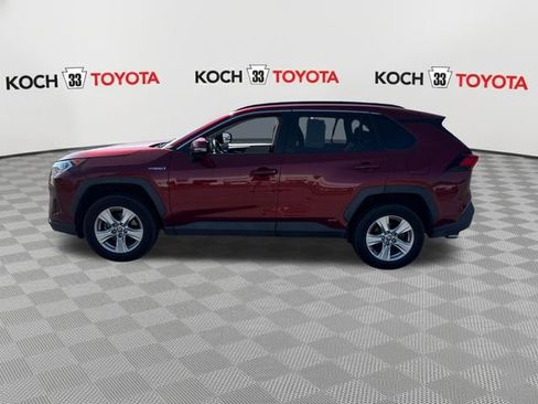 Used 2021 Toyota RAV4 XLE w/ Convenience Package AWD/4WD image 4