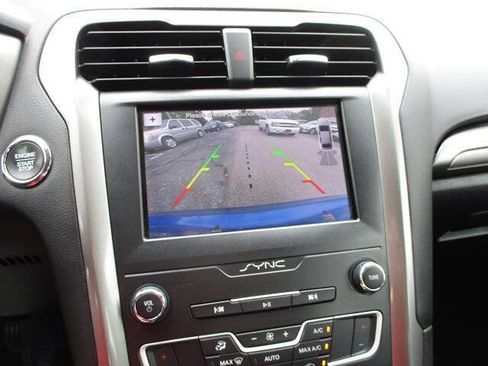 Used 2019 Ford Fusion SE FWD image 22
