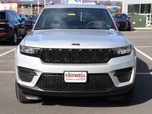 New 2025 Jeep Grand Cherokee Altitude image 6