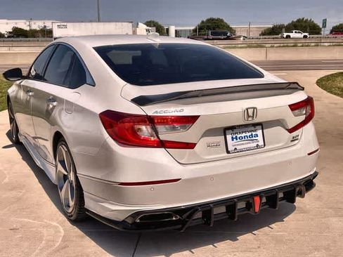 Used 2018 Honda Accord Touring image 5