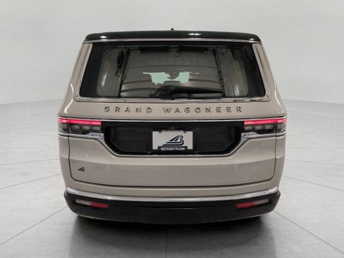 Used 2022 Jeep Grand Wagoneer Series III w/ HD Trailer Tow Package AWD/4WD image 25