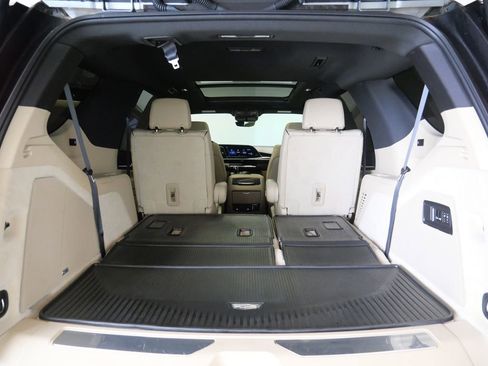 Used 2023 Cadillac Escalade Premium Luxury AWD/4WD image 29