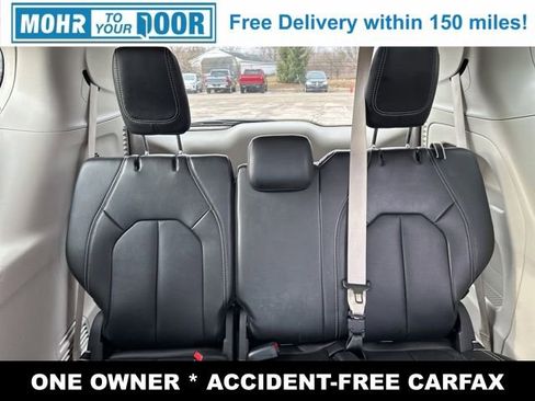 Used 2024 Chrysler Pacifica Touring-L image 31