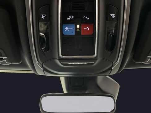 Used 2024 Jeep Grand Cherokee Laredo image 23