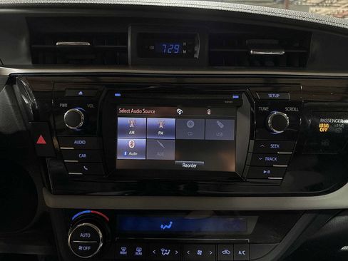 Used 2015 Toyota Corolla LE FWD image 19