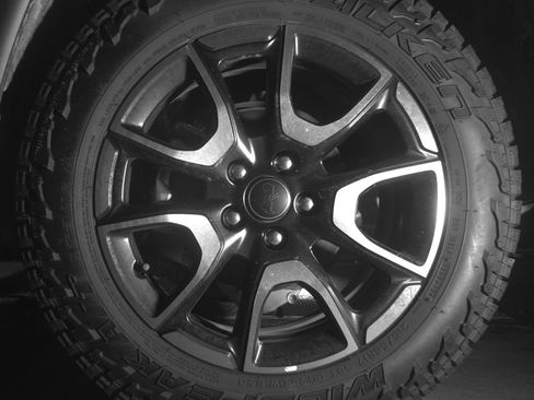 Used 2025 Jeep Compass Trailhawk image 13