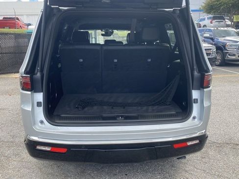 Used 2023 Jeep Wagoneer Series III w/ Preferred Equipment Group image 7