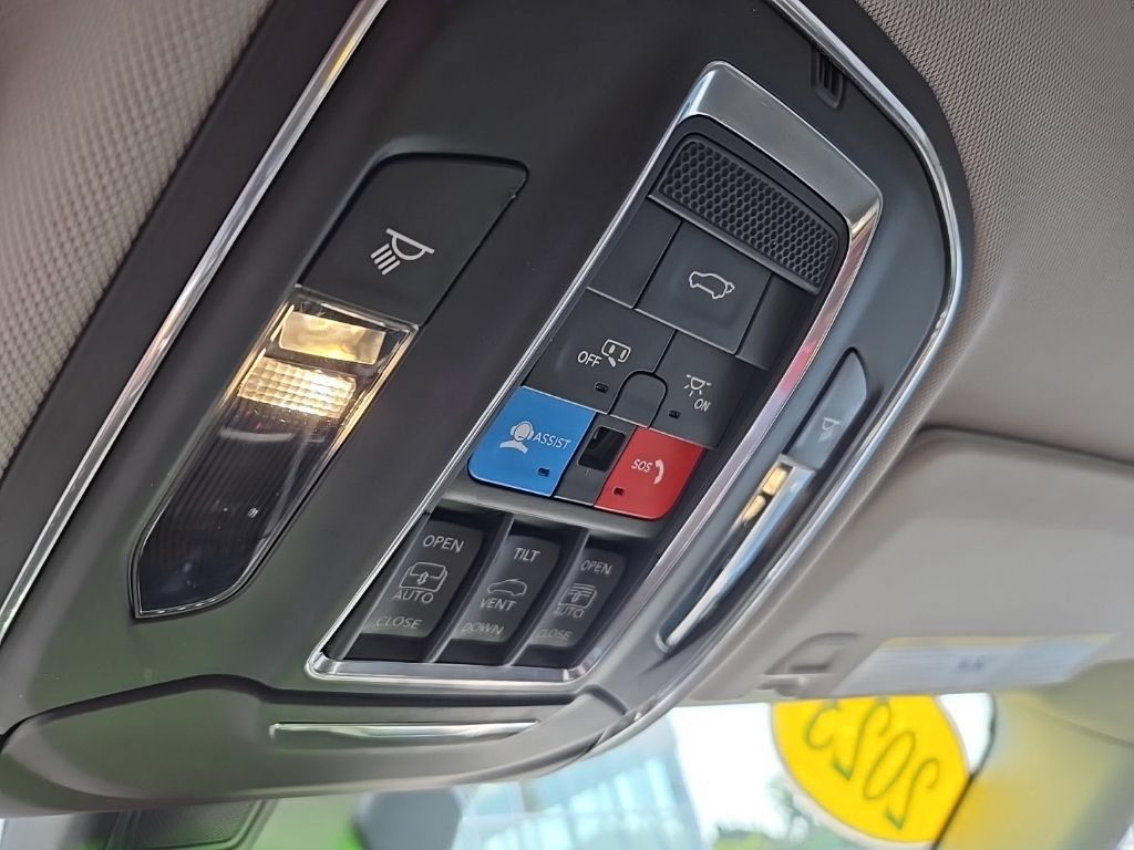 Used 2023 Jeep Grand Cherokee Limited AWD/4WD image 24