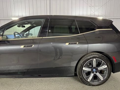 Used 2023 BMW iX xDrive50 w/ Premium Package image 15