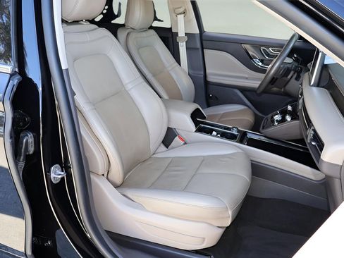 Used 2022 Lincoln Corsair Reserve image 17