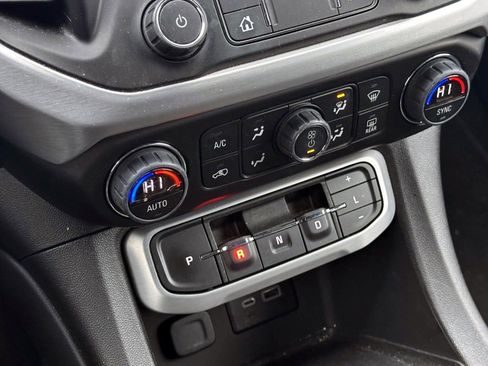 Certified 2023 GMC Acadia SLE image 24