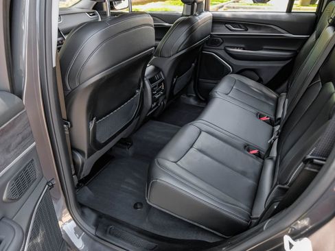 Used 2022 Jeep Grand Cherokee Limited image 49